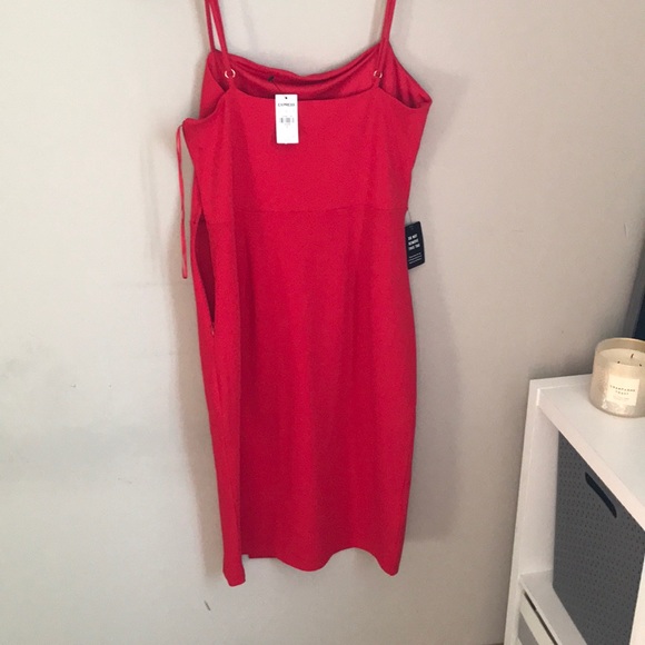 Red Express dress - Picture 4 of 6